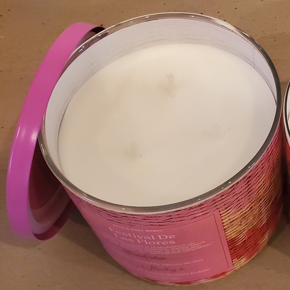 Bath & Body Works Candle - Festival De Las Flores - Picture 4 of 4